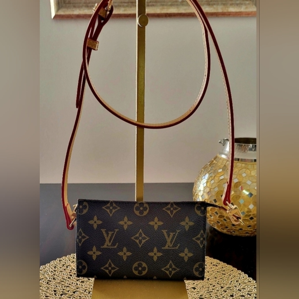 Authentic Louis Vuitton Monogram Pouch ,Serial Number :VI0998 - Picture 3 of 9
